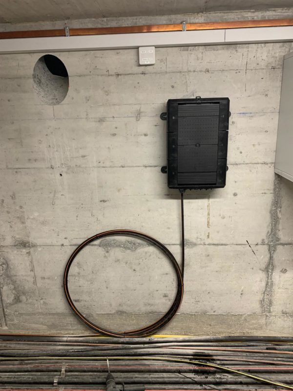 Fourniture et pose d'un manchon avec préparation d'un câble et mise en cassette en vue du déplacement d'une ligne. Effectué dans le Canton de Vaud (Suisse Romande)
