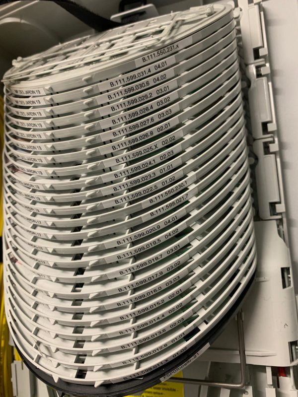 Raccordement d'un BEP HAK 24 pour le réseau FTTH d'un immeuble avec mesures OTDR à Chaque prise OTO d'abonnés