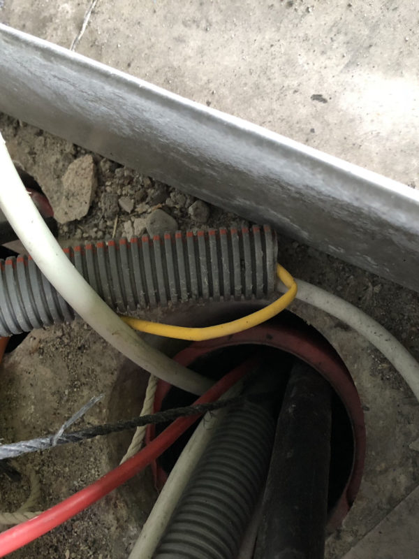 Recherche de panne lors d'un dérangement sur une centrale détection incendie travaux effectués dans une gare d'arrivée de remontée mécanique en Valais Central (Suisse Romande)