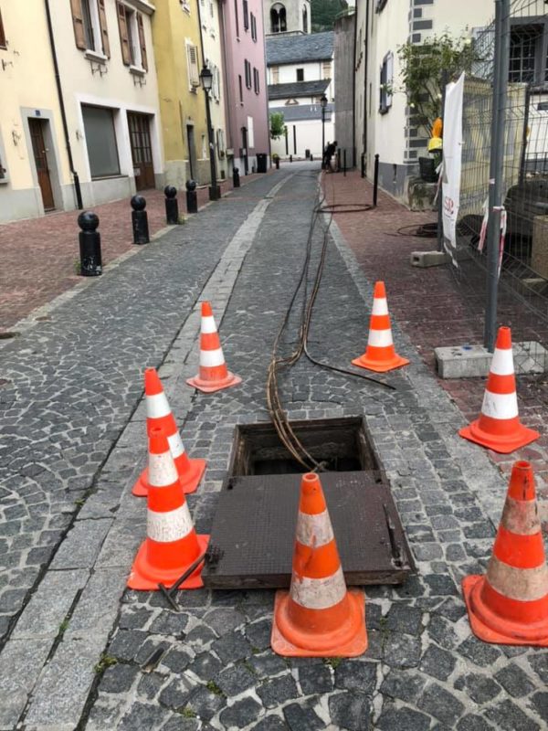 Retrait des câbles d'alimentations de manchons de quartier suite au démantèlement d'une ancienne centrale fibre Optique (POP) avec évacuation des câbles. Travaux réalisés dans le Valais Central (Suisse Romande)
