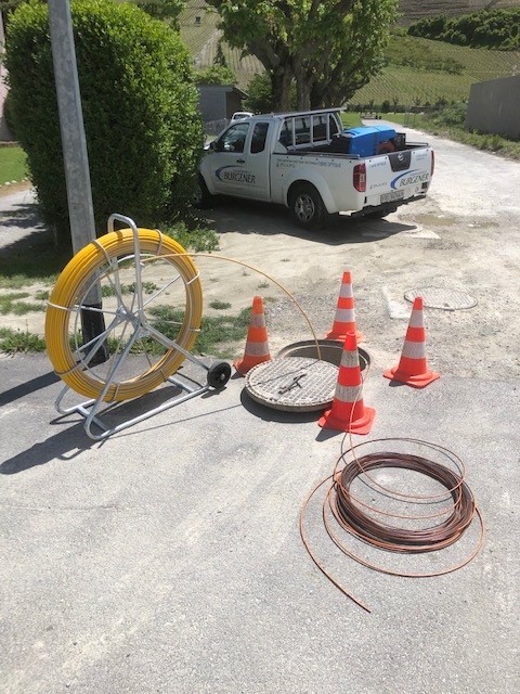 Tirage d'un câble pour le raccordement d'une UAPE En valais